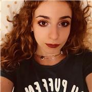 Insegnante madrelingua di italiano, studentessa universitaria in inglese francese e spagnolo. Per coloro che vogliono imparare una lingua insegnerò non solo a capirla ma anche a saper scrivere e parlare correttamente